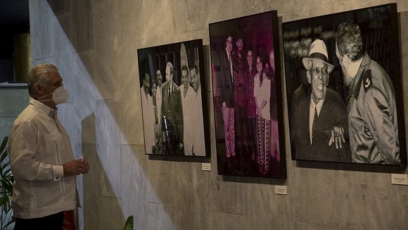 Inaugura el presidente cubano Miguel Díaz-Canel, dos exposiciones fotográficas sobre Fidel en el Memorial José Martí. Foto: Ismael Francisco/ Cubadebate. Inaugura el presidente cubano Miguel Díaz-Canel, dos exposiciones fotográficas sobre Fidel en el Memorial José Martí. Foto: Ismael Francisco/ Cubadebate.