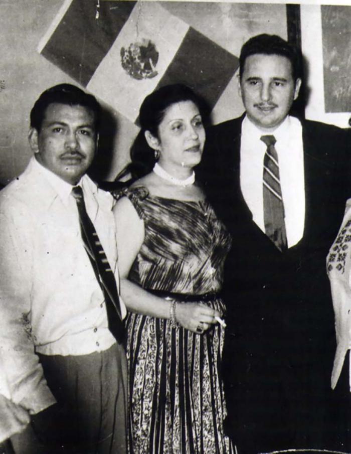 Arsacio Vanegas, María Antonia González Rodríguez y Fidel Castro Ruz. Arsacio Vanegas, María Antonia González Rodríguez y Fidel Castro Ruz.