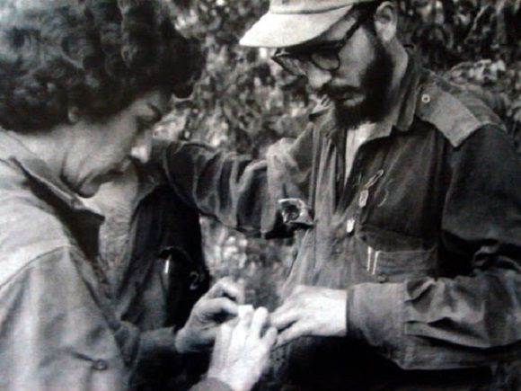 Fidel y Celia en la Sierra Maestra. Foto: Granma. Fidel y Celia en la Sierra Maestra. Foto: Granma.