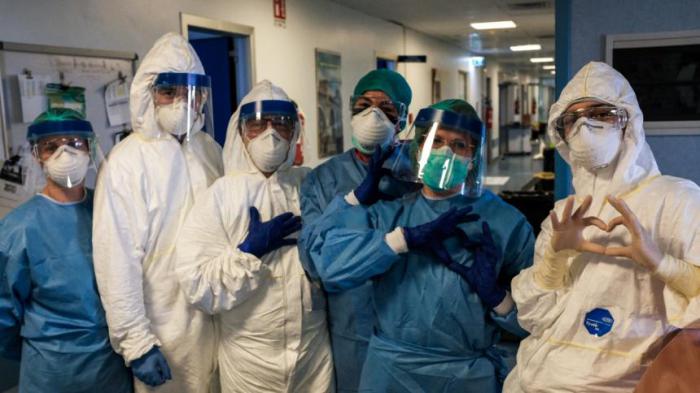 Mentre tacciono sulla vile aggressione contro l’Ambasciata cubana, gli Stati Uniti approvano un fondo di milioni per finanziare i programmi che attaccano direttamente la collaborazione medica cubana . Photo: AFP Mentre tacciono sulla vile aggressione contro l’Ambasciata cubana, gli Stati Uniti approvano un fondo di milioni per finanziare i programmi che attaccano direttamente la collaborazione medica cubana . Photo: AFP