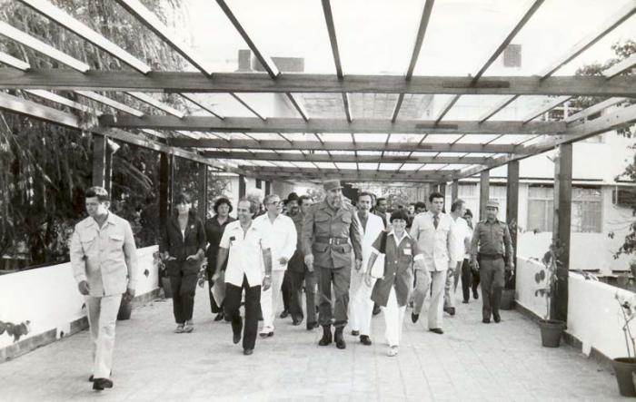Fidel Castro participa en la inauguración de la Escuela Internacional de Cine y TV, de San Antonio de los Baños. Foto: Mario Ferrer Fidel Castro participa en la inauguración de la Escuela Internacional de Cine y TV, de San Antonio de los Baños. Foto: Mario Ferrer