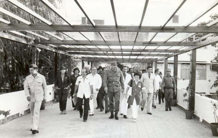 Fidel Castro participa en la inauguración de la Escuela Internacional de Cine y TV, de San Antonio de los Baños. Foto: Mario Ferrer 