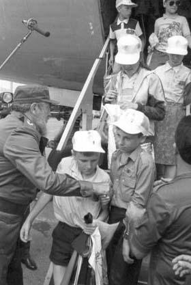 Fidel recibe a los niños afectados por el accidente de Chernobil