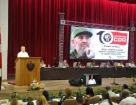 Gerardo Hernández Nordelo significó que los retos y desafíos a que se enfrentan los cdr son inmensos, pero «con la dignidad, la combatividad y el espíritu de resistencia que caracterizan a los revolucionarios cubanos, seguiremos trabajando en aras de perfeccionar la obra de la Revolución». Foto: Ismael Batista Ramírez
