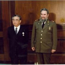 Fidel Castro junto al mandatario de la nación coreana Kim Il Sung durante una recepción especial dedicada en su honor, 9 de marzo de 1986. Foto: Estudios Revolución
