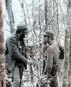 Más hombres, más armas y más experiencia permiten a Fidel la creación de una nueva columna al mando del Che Más hombres, más armas y más experiencia permiten a Fidel la creación de una nueva columna al mando del Che