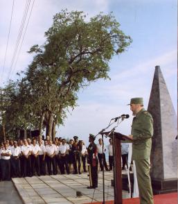 Durante un acto político en Bridgetown, Barbados, en conmemoración por el Crimen de Barbados, 1ro de agosto de 1998. Foto: Estudios Revolución Durante un acto político en Bridgetown, Barbados, en conmemoración por el Crimen de Barbados, 1ro de agosto de 1998. Foto: Estudios Revolución