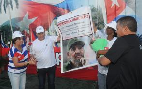 Los máximos dirigentes del Partido y el gobierno en Camajuaní recibieron el reconocimiento como municipio ganador de la conmemoración por el aniversario 58 del Triunfo de la Revolución (Foto: Ramón Barreras Valdés) Los máximos dirigentes del Partido y el gobierno en Camajuaní recibieron el reconocimiento como municipio ganador de la conmemoración por el aniversario 58 del Triunfo de la Revolución (Foto: Ramón Barreras Valdés)