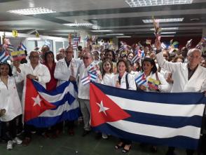 Los colaboradores cubanos a su llegada a la Patria con el deber cumplido. Foto: Eduardo Palomares Los colaboradores cubanos a su llegada a la Patria con el deber cumplido. Foto: Eduardo Palomares