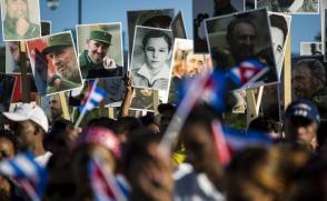 Ahí está el heroico pueblo de Cuba, resistiendo, luchando, creando y venciendo, mientras esa continuidad creativa y renovadora esté presente, ahí estará por siempre Fidel. Foto: Irene Pérez/ Cubadebate. Ahí está el heroico pueblo de Cuba, resistiendo, luchando, creando y venciendo, mientras esa continuidad creativa y renovadora esté presente, ahí estará por siempre Fidel. Foto: Irene Pérez/ Cubadebate.