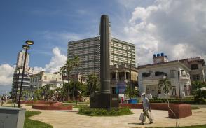 Monumento a la memoria de los chinos que combatieron por la independencia de Cuba, L y Línea, Vedado, La Habana. Foto: Ismael Francisco/ Cubadebate.
