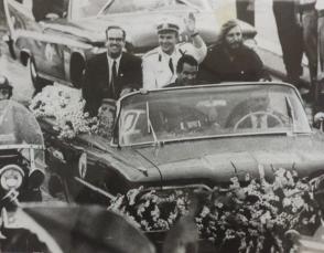 Recibe al primer cosmonauta del mundo, el soviético Yuri Gagarin, quien inicia visita a Cuba. Aeropuerto Internacional José Martí, La Habana, 24 de julio de 1961. Foto: Archivo Recibe al primer cosmonauta del mundo, el soviético Yuri Gagarin, quien inicia visita a Cuba. Aeropuerto Internacional José Martí, La Habana, 24 de julio de 1961. Foto: Archivo