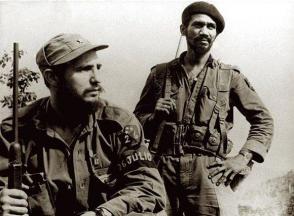 En El Coco, Sierra Maestra, Fidel Castro y Juan Almeida Bosque, en octubre de 1957. Fuente: Libro "La Victoria Estratégica" En El Coco, Sierra Maestra, Fidel Castro y Juan Almeida Bosque, en octubre de 1957. Fuente: Libro "La Victoria Estratégica"