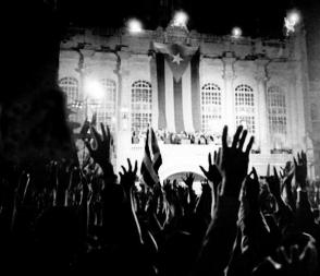 Concentración popular frente al antiguo Palacio Presidencial, el 28 de septiembre de 1960, cuando surgen los Comités de Defensa de la Revolución. Foto: Liborio Noval. Concentración popular frente al antiguo Palacio Presidencial, el 28 de septiembre de 1960, cuando surgen los Comités de Defensa de la Revolución. Foto: Liborio Noval.