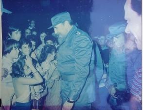Visita de Fidel al INIVIT. Un emotivo intercambio con los niños de esa comunidad. Visita de Fidel al INIVIT. Un emotivo intercambio con los niños de esa comunidad.