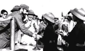 El Comandante en Jefe Fidel Castro Ruz fue el único jefe de Estado extranjero que cruzó el paralelo 17 y visitó a las tropas que aún combatían contra Estados Unidos en Vietnam del Sur. El Comandante en Jefe Fidel Castro Ruz fue el único jefe de Estado extranjero que cruzó el paralelo 17 y visitó a las tropas que aún combatían contra Estados Unidos en Vietnam del Sur.