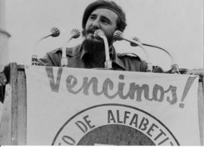 Fidel Castro proclama a Cuba libre territorio de analfabetismo