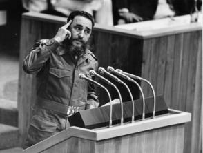 Fidel Castro interviene en la VI Cumbre de Paises no Alineados.