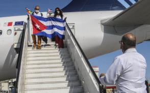 Brigada médica perteneciente al contingente internacionalista Henry Reeve, arriva al país proveniente de Guinea Conakry. Foto: Dunia Álvarez Palacios Brigada médica perteneciente al contingente internacionalista Henry Reeve, arriva al país proveniente de Guinea Conakry. Foto: Dunia Álvarez Palacios