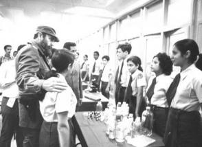 Fidel Castro en la inauguración de la Escuela Vocacional José Martí en Holguín. Foto: Periódico Granma. Fidel Castro en la inauguración de la Escuela Vocacional José Martí en Holguín. Foto: Periódico Granma.