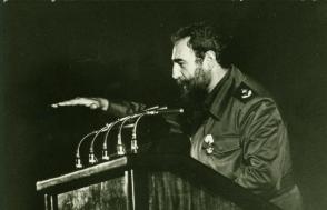 Fidel during the inauguration of Ameijeiras Hospital, December 3, 1982. Photo: Jorge Oller