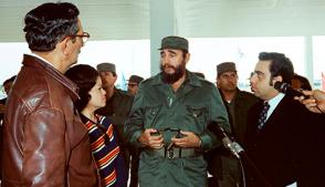 Cuando dejó inaugurado el IPVCE Federico Engels, el 27 de enero de 1978. Junto a él, Julio Camacho Aguilera, primer secretario del PCC en la provincia / Foto: Archivo. Cuando dejó inaugurado el IPVCE Federico Engels, el 27 de enero de 1978. Junto a él, Julio Camacho Aguilera, primer secretario del PCC en la provincia / Foto: Archivo.