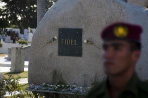 Fidel se convirtió en uno de los grandes hombres de la historia universal. Fidel se convirtió en uno de los grandes hombres de la historia universal.