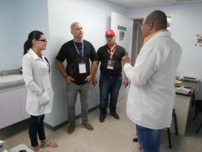 Gerardo Hernández Nordelo dialoga con colaboradores cubanos en Venezuela. Foto: Enrique Milanés León 