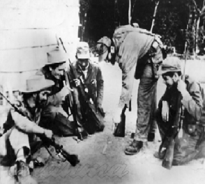 Fidel precisa las órdenes del combate. Fuente: Archivo de la Oficina de Asuntos Históricos de la Presidencia Fidel precisa las órdenes del combate. Fuente: Archivo de la Oficina de Asuntos Históricos de la Presidencia