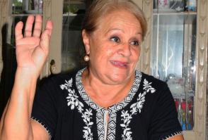 Desde mi asiento le veía a Fidel las manos, los ojos, cómo se quitaba y se ponía los espejuelos, relata Zoe. (Foto: Vicente Brito/ Escambray) Desde mi asiento le veía a Fidel las manos, los ojos, cómo se quitaba y se ponía los espejuelos, relata Zoe. (Foto: Vicente Brito/ Escambray)